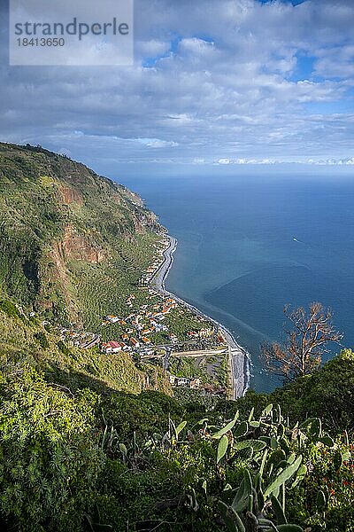 Ortschaften an der Küste  Madeira  Portugal  Europa