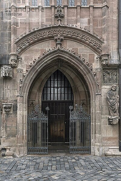 Apothekertor der Lorenzkirche  Nürnberg  Mittefranken  Bayern  Deutschland  Europa