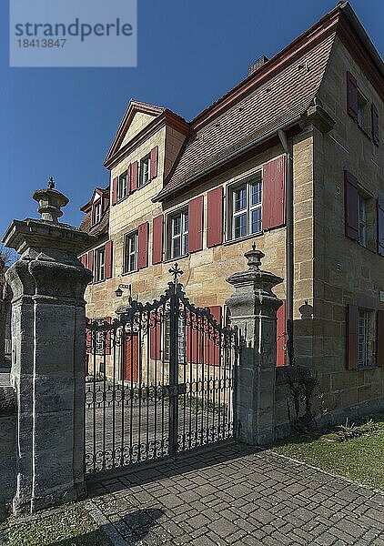 Historisches Pfarrhaus von1734 der St.Egidienkirche  Beerbach  Mittelfranken  Bayern  Deutschland  Europa