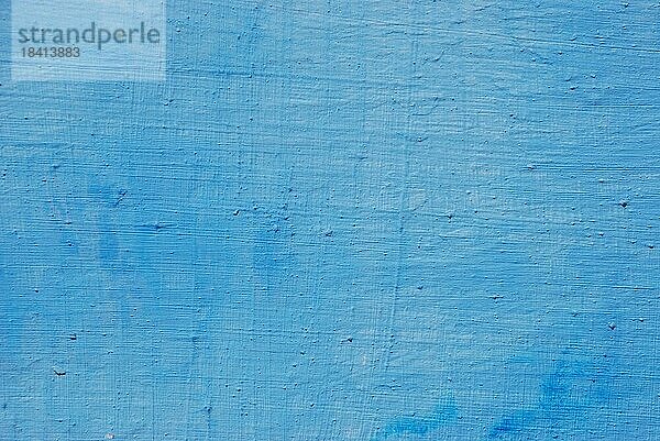 Blau gestrichene Wand