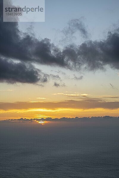 Dramatische Wolken  Sonnenuntergang