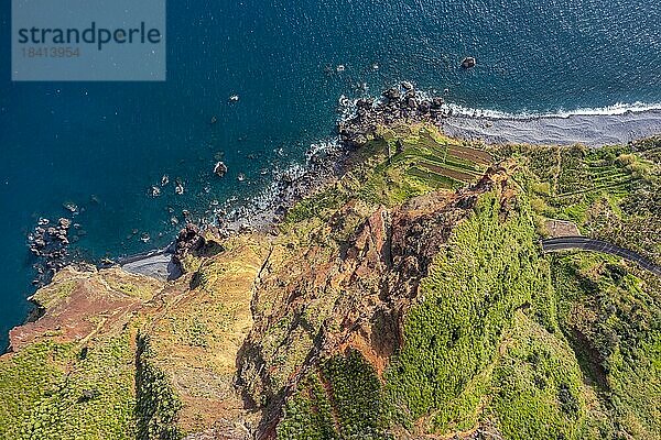 Luftaufnahme  Küste und Steilklippe  Paul do Mar  Madeira  Portugal  Europa