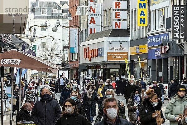 Maskenpflicht in der Fußgängerzone Ostenhellweg in Dortmund