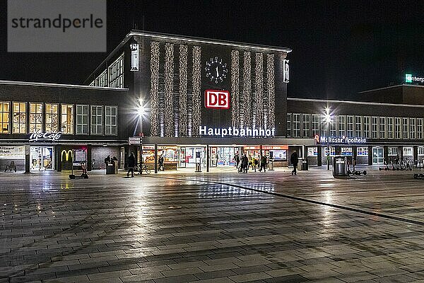 Hauptbahnhof  Duisburg  Nordrhein-Westfalen  Deutschland  Europa