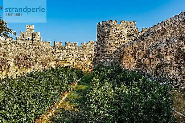 Eleftherias-Tor am Hafen  Stadtmauer mit bis zu 12 Metern Dicke mit Toren umschliesst die gesamte Altstadt  Rhodos-Stadt  Griechenland  Europa