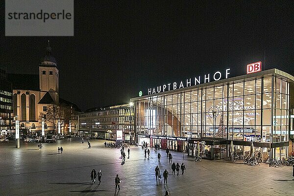 Hauptbahnhof Köln und die Katholische Kirche St. Mariä Himmelfahrt