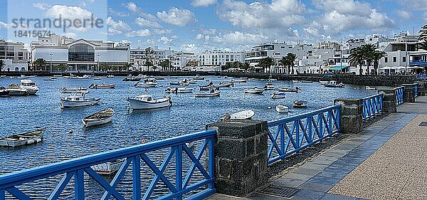 Lagune Charco de San Gines  Fischerboote  Arrecife  Lanzarote  Kanaren  Spanien  Europa