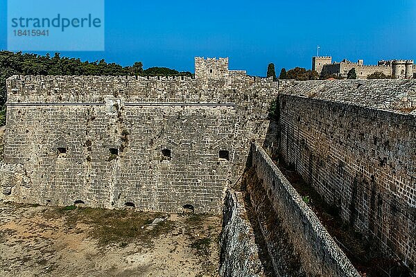 Bastion an der Stadtmauer mit bis zu 12 Metern Dicke mit Toren umschliesst die gesamte Altstadt  Rhodos-Stadt  Griechenland  Europa