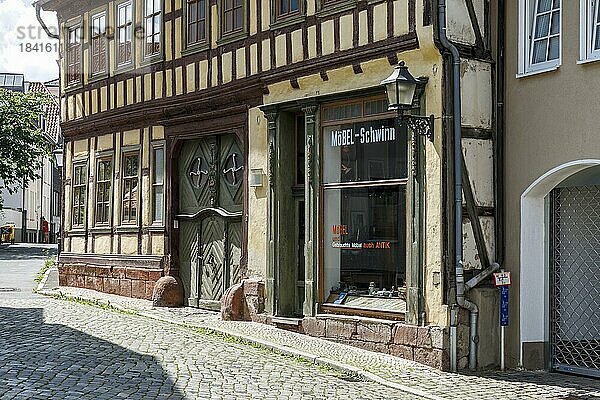 Historische Altstadt  mittelalterliche Gassen  Kopfsteinpflaster  Fachwerkhäuser  Nordhausen  Thüringen  Deutschland  Europa