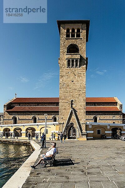 Kirche Ekklisia Evangelismou am Mandraki Hafen  Rhodos-Stadt  Griechenland  Europa