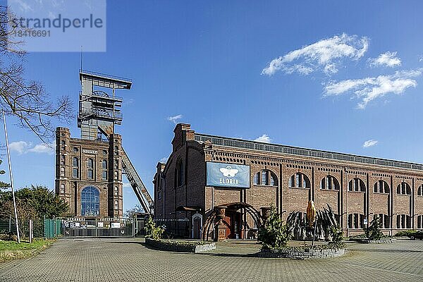 Malakoffturm über Schacht 2 der Zeche Prosper Handel  Bottrop  Nordrhein-Westfalen  Deutschland  Europa