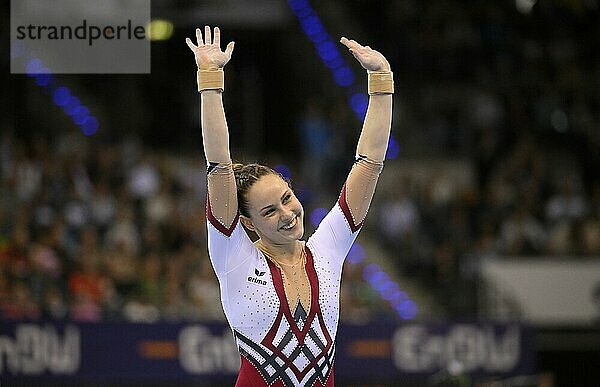 Sarah Voss (GER) Jubel  Freude  EnBW DTB-Pokal  Kunstturnen  Turnen  Porsche-Arena  Stuttgart  Baden-Württemberg  Deutschland  Europa