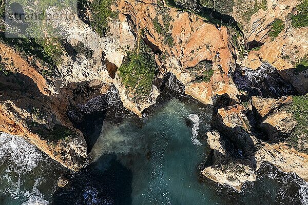 Praia da Marinha  Felsen und Klippen  Steilküste an der Algarve  Portugal  Europa