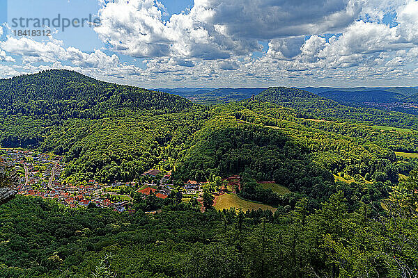 Burg Trifels  Landschaft  Annweiler