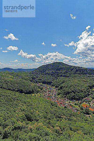 Burg Trifels  Landschaft  Annweiler