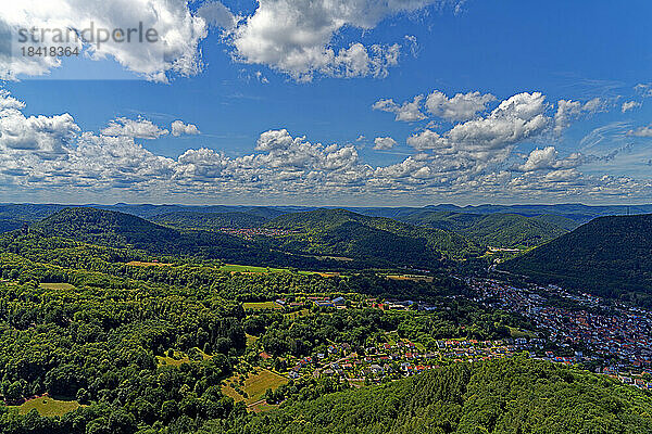 Burg Trifels  Landschaft  Annweiler