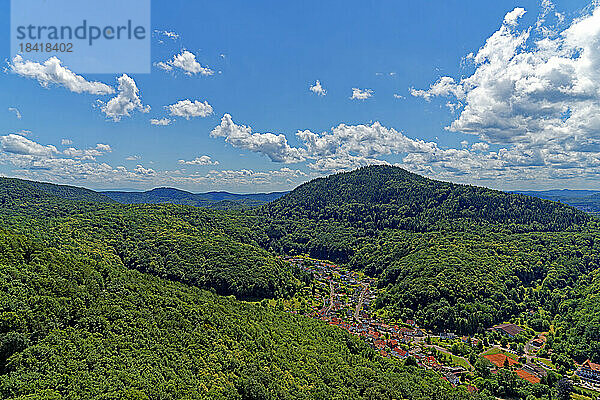 Burg Trifels  Landschaft  Annweiler