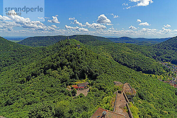 Burg Trifels  Landschaft  Annweiler