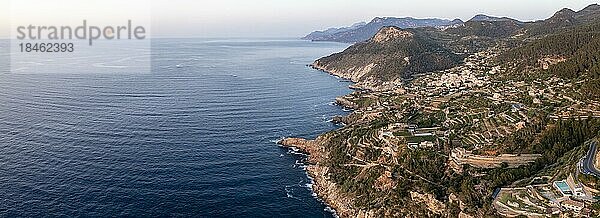 Abendstimmung  Luftaufnahme  Blick über die Küste und Meer  Mallorca  Spanien  Europa