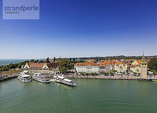 Ausblick auf die Stadt mit Hafen  Lindau am Bodensee  Bayern  Deutschland  Europa