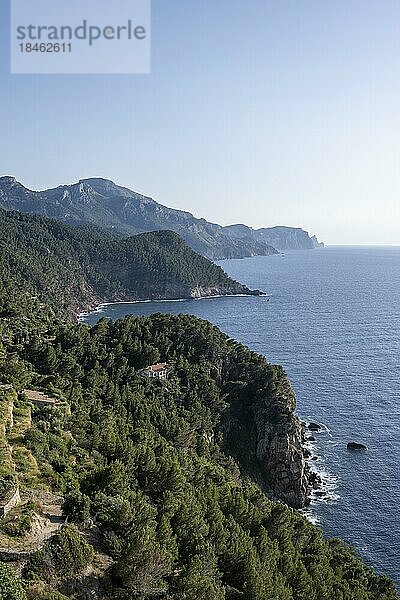 Blick über die Steilküste und Meer  Mallorca  Spanien  Europa