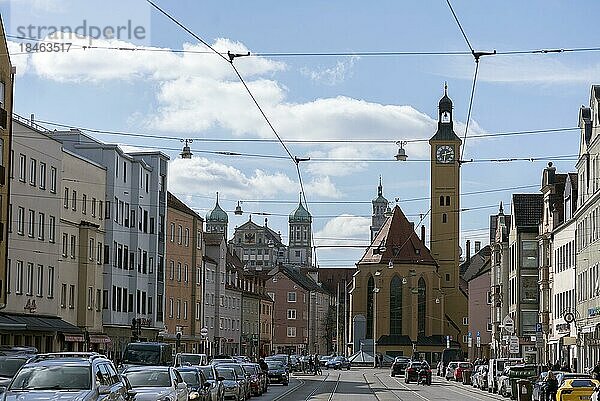 Blick auf die Altstadt mit den Kirch-und Rathaustürmen  Augsburg  Bayern  Deutschland  Europa