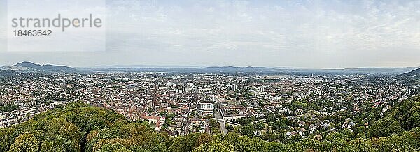 Panoramablick vom Schlossberg  Stadtansicht mit Münster  Freiburg im Breisgau  Baden-Württemberg  Deutschland  Europa