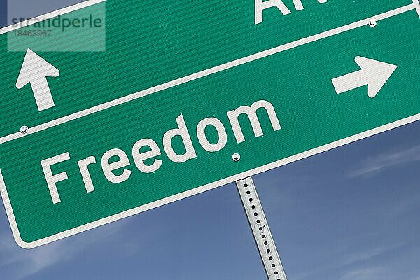 Freedom  Oklahoma  Ein Straßenschild weist auf die kleine Stadt Freedom im Westen Oklahomas hin