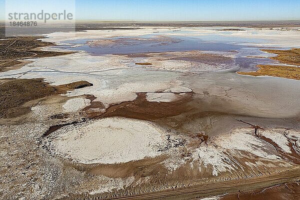 Loving  New Mexico  Salzsee. United Salt Corporation erntet Salz aus dem 2000 Hektar großen Salzseebett