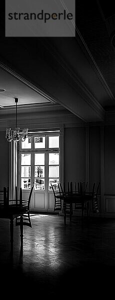 Schwarz-Weiß Fotografie  Innenraum eines Restaurant  Berlin  Deutschland  Europa