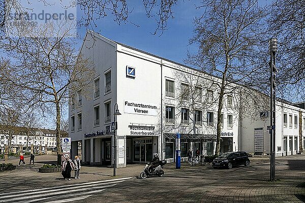 Facharztzentrum und Deutsche Bank  Viersen  Nordrhein-Westfalen  Deutschland  Europa