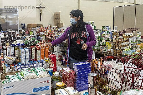 Mayfield  Kentucky: Eine von der katholischen Kirche St. Joseph betriebene Lebensmittelbank hilft den Opfern des Tornados vom Dezember 2021  der die Städte im Westen Kentuckys verwüstete