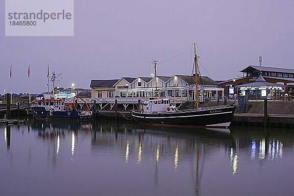 Hafen von List  Blaue Stunde  Sylt  Nordfriesische Insel  Nordfriesland  Nordsee  Schleswig-Holstein  Deutschland  Europa