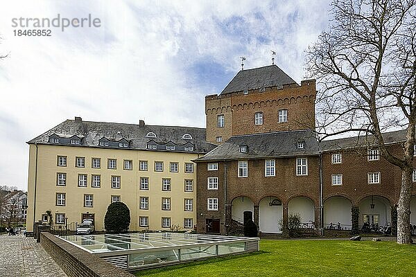 Schwanenburg auf dem Schlossberg in Kleve  Land- und Amtsgericht  Kleve  Nordrhein-Westfalen  Deutschland  Europa