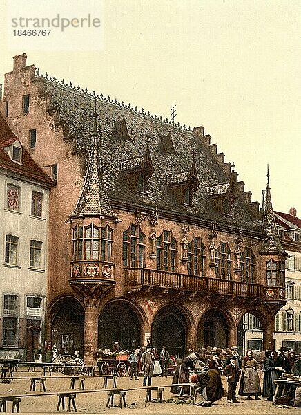 Rathaus und Markt in Freiburg  Baden-Württemberg  Deutschland  Historisch  digital restaurierte Reproduktion einer Photochromdruck aus den 1890er-Jahren  Europa