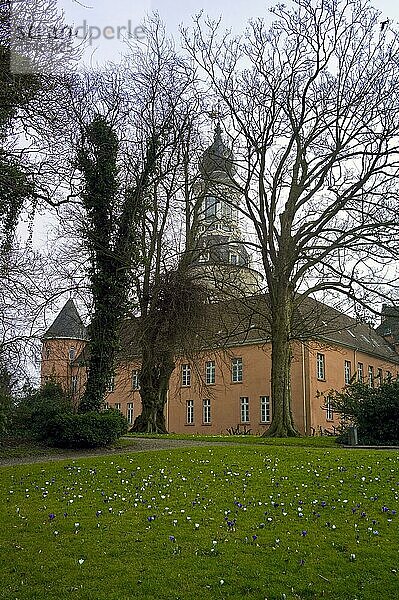 Das Schloss mit dem Schlosspark  Jever  Friesland  Deutschland  Europa