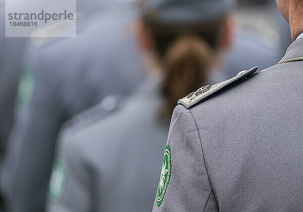 Angetretene Soldaten der Gebirgsjaeger beim Übergabeappell Deutsches Feldheer in Schloss Nymphenburg  Bayern  Deutschland  Europa