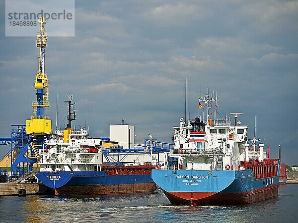 Schiffe im Überseehafen von Wismar  Mecklenburg-Vorpommern  Deutschland  Europa