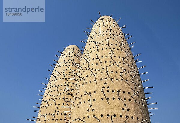 Nahaufnahme von zwei der Pigeon Towers  Katara Cultural Village  Doha  Katar  Asien