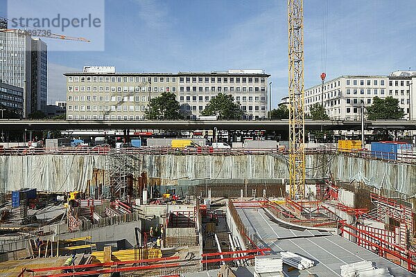 Baugrube  Fundament eines Geschäftshauses am Bremer Bahnhofsvorplatz  Bremen  Deutschland  Europa