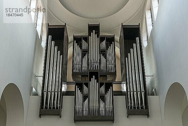 Orgel von 1973  in der St. Moritz Kirche  ehemals Kirche der Fugger  Wiederaufbau 1950er Jahre  Augsburg  Bayern  Deutschland  Europa