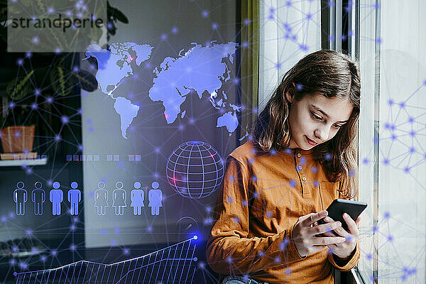 Mädchen betrachtet Grafiken und Daten über ein Smartphone  das an der Wand lehnt