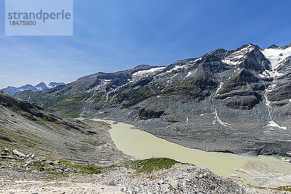 Österreich  Kärnten  Gamsgrubenweg mit Blick auf den Pasterze-Gletscher und den Sandersee