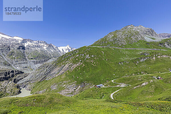 Österreich  Salzburg  Großglockner-Hochalpenstraße und die umliegende Landschaft im Sommer