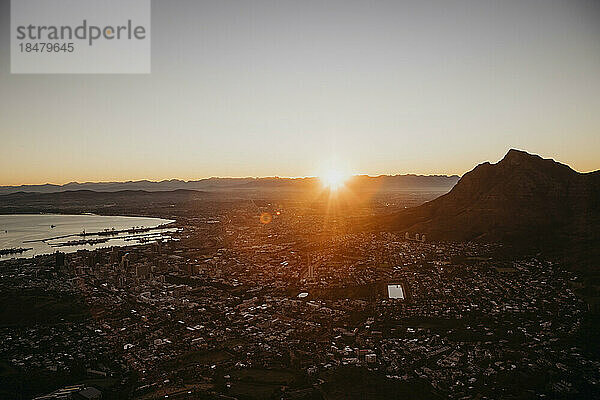 Kapstadt von Lion's Head bei Sonnenaufgang