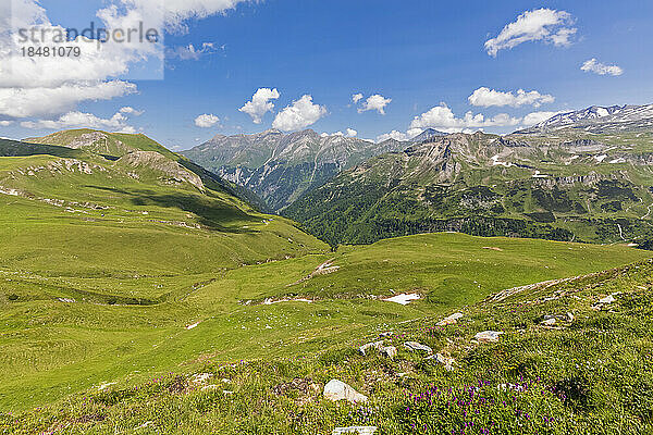 Österreich  Salzburg  malerische Aussicht auf die europäischen Alpen im Sommer