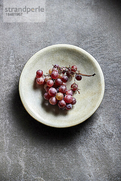 Studio shot of fresh grapes on plate