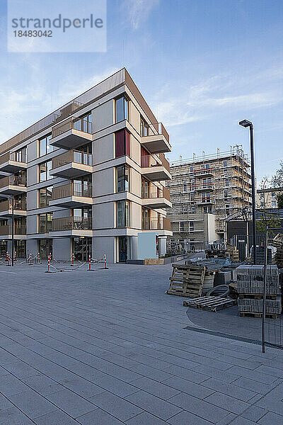 Deutschland  Bayern  München  neu gebaute moderne Wohnungen