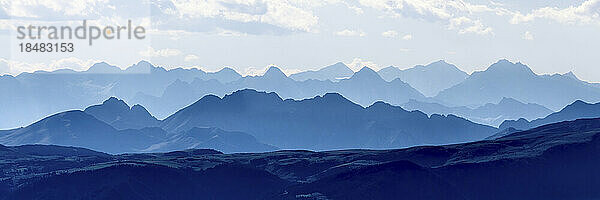 Bergketten in den Dolomiten  Italien
