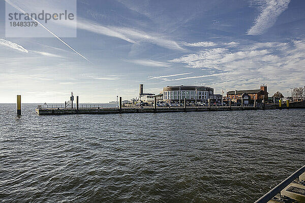 Deutschland  Niedersachsen  Wilhelmshaven  Blick auf das Küstenaquarium am Helgolandkai